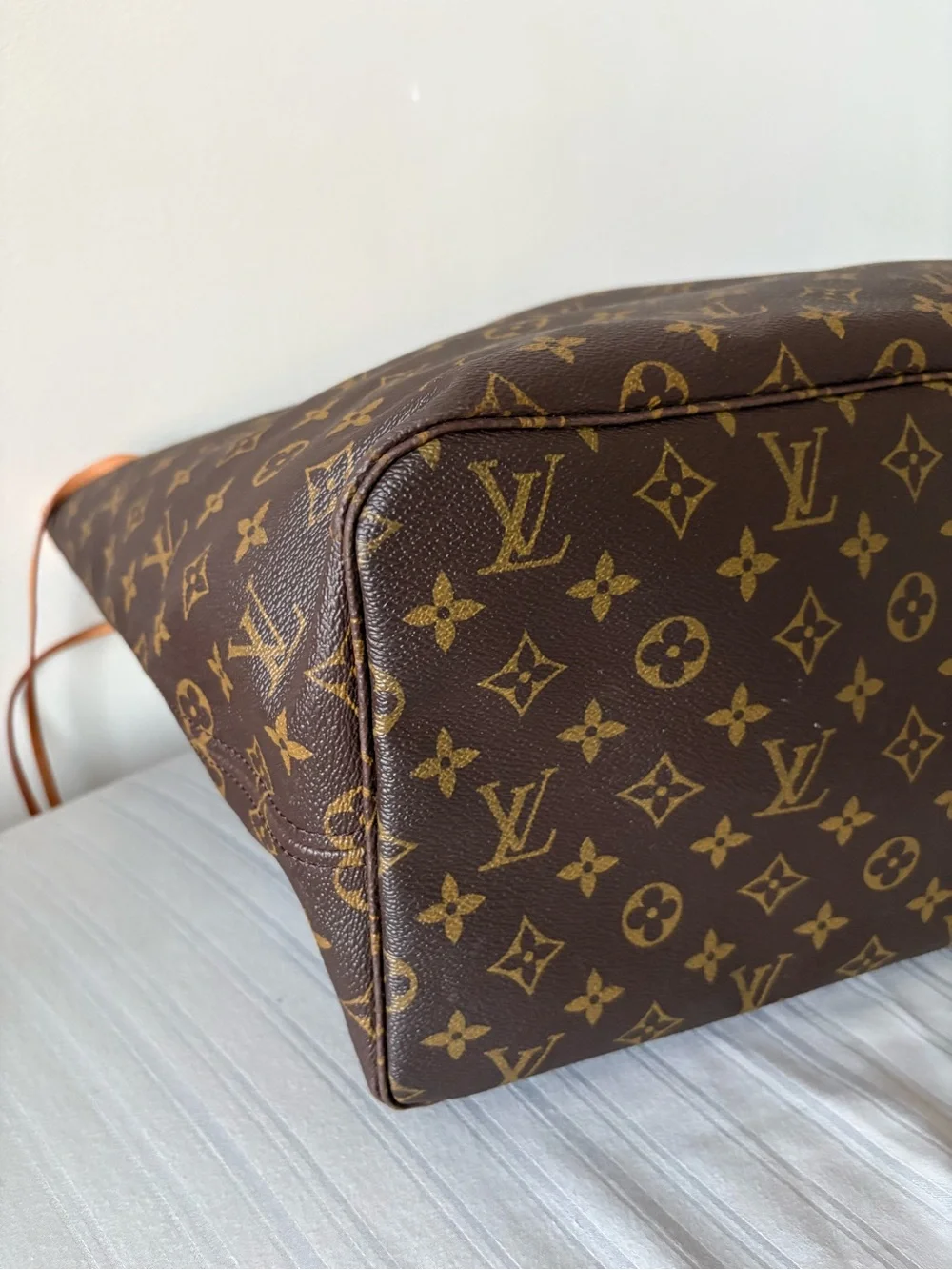 GM Louis Vuitton Monogram Canvas Tote with Vachetta Trim